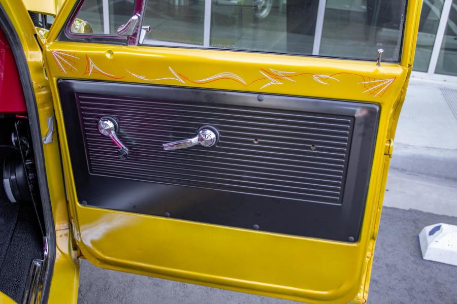 Детали интерьера Chevrolet C10 Custom 1967 года  (фото 95 из 145)